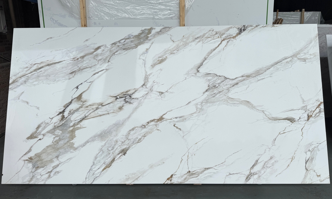 OLK1003G Calacatta Gold Nieuwe Collectie Vain Tot Full Body Gedrukte Kwartssteen Hd Inkjet Print Technologie Plaat